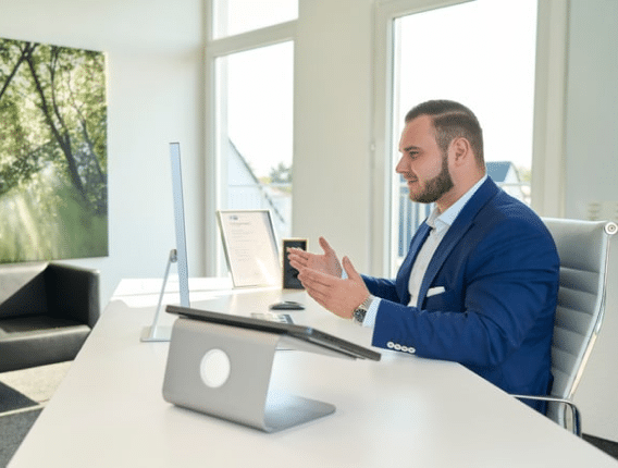 Im kostenlosen Erstgespräch erarbeiten wir eine Investitionsstrategie für ihre zukünftige Immobilie.